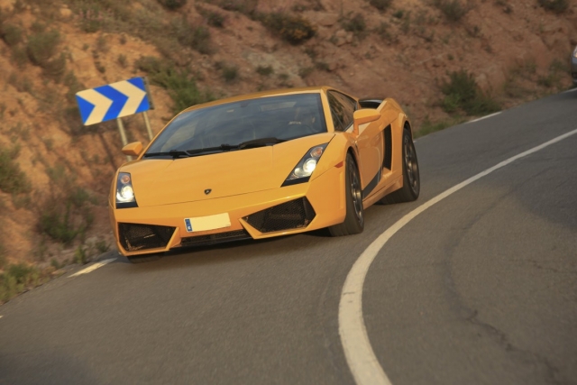  Mit Lamborghini Gallardo auf Straßen unterwegs