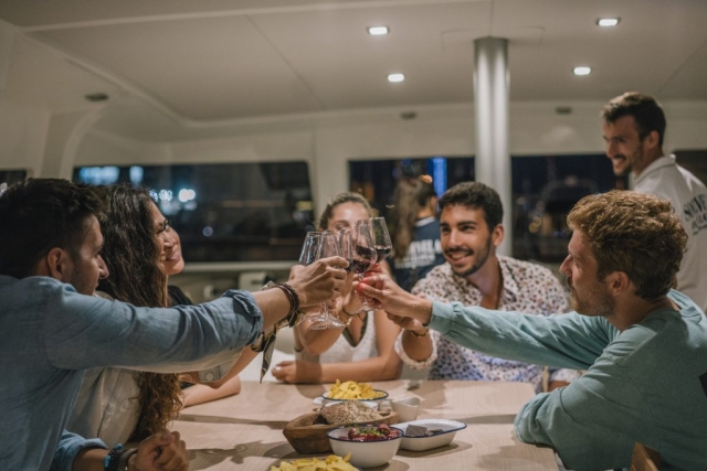 aperitivo en barco
