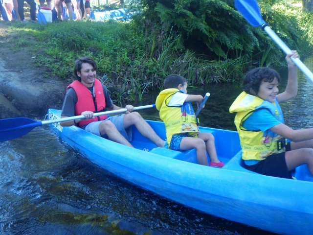 Canoa de três lugares 