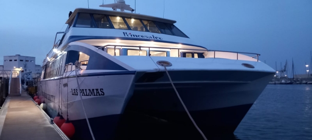  Boat moored in port 