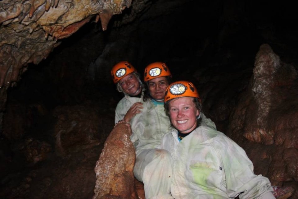 Espeleología con amigas