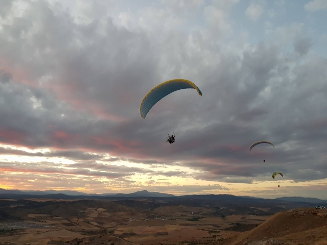 Volare al tramonto 