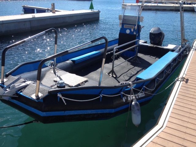 Nuestra barca para el paseo por Tarragona