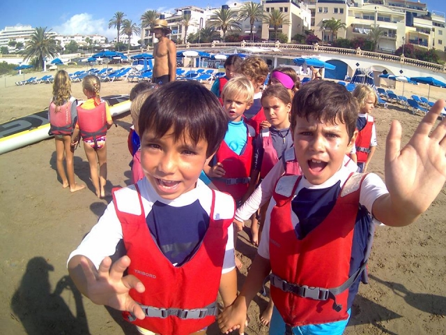  Se faire des amis au surf camp 