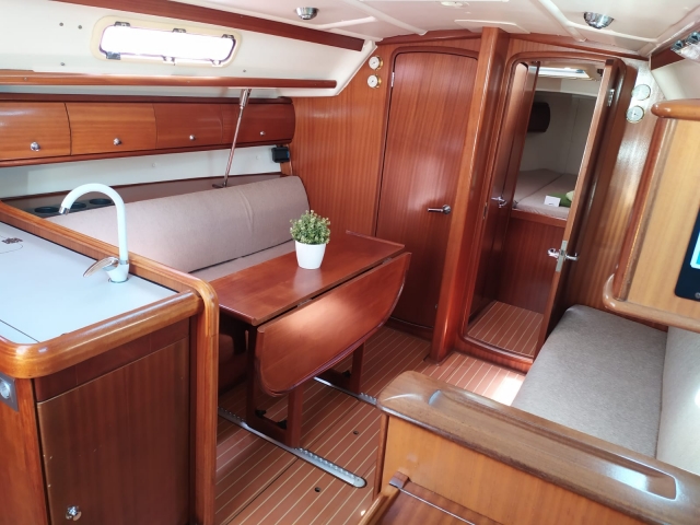  Inside the sailboat 