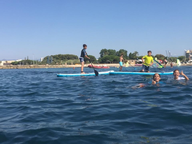  Learning paddle surfing 