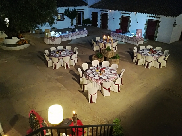  Dîner dans le patio de la ferme 