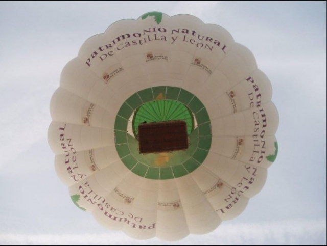 Globo aerostático desde abajo
