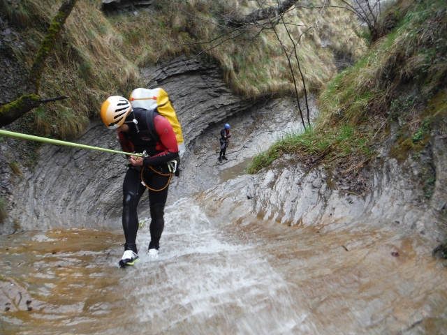  Rappelling in Sintxita 