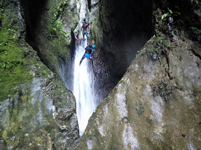  Rappelling with a waterfall in La Leze 