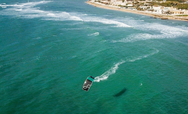 Navegando playa de Tarifa kitesurf