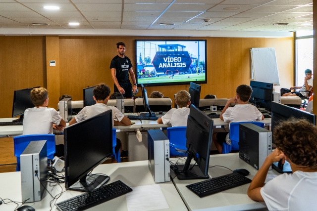  Explanations from coaches in Valencia 