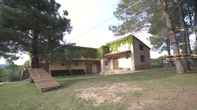 Casa de madera y piedra