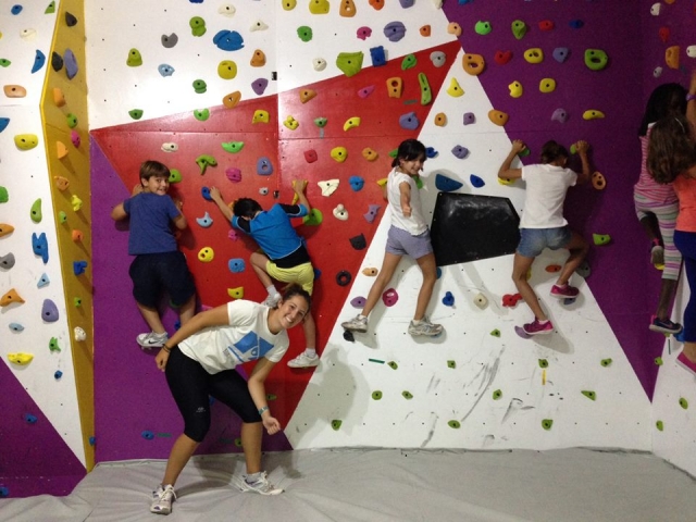  Piccoli arrampicatori con l'istruttore