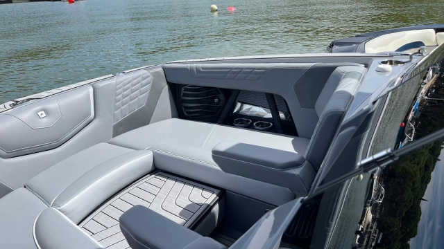  Wakeboat professionale 