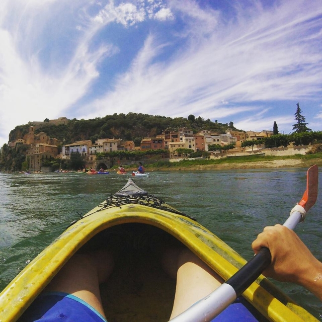  Kayak descent through the Ebro 