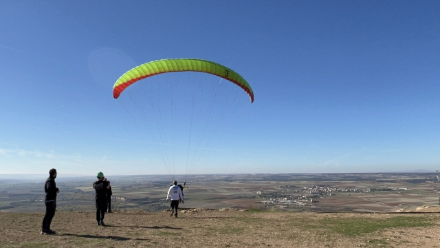  Il parapendio in vetta 
