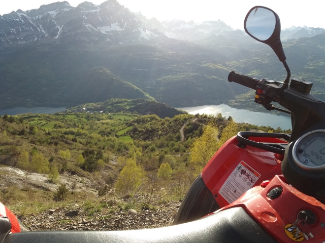 Vues de la vallée de Tena en quad 