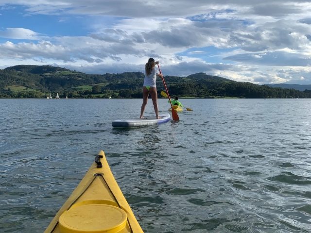 Haciendo paddle board en Villaviciosa