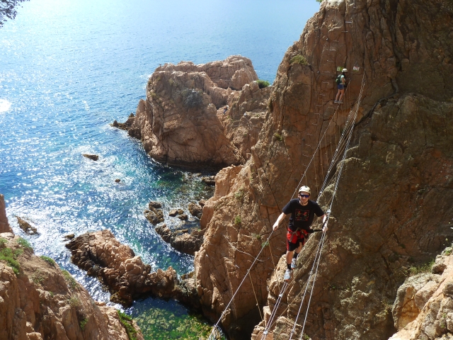  Ponte, pedras e mar