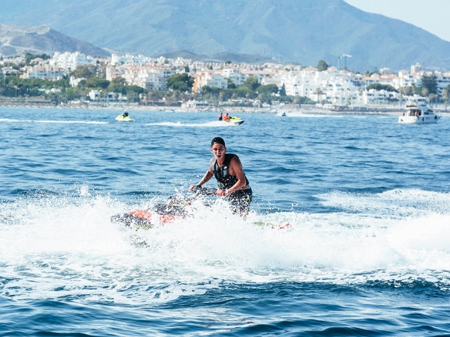  Naviguer en jet ski méditerranéen 