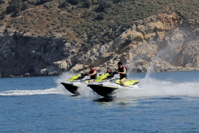 Surcando el mar Mediterráneo en jet ski