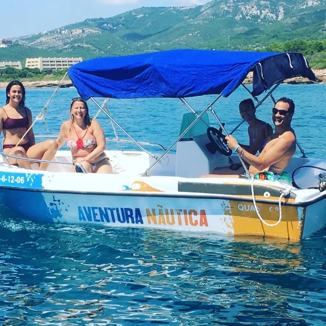  Famiglia a bordo della barca