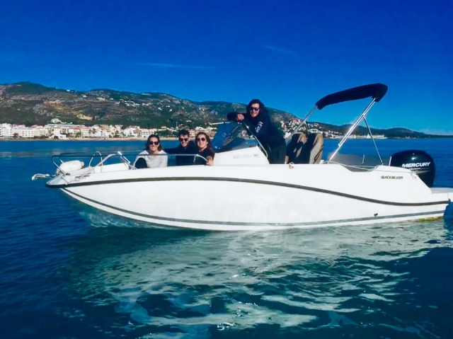 Alquiler de barco sin licencia 