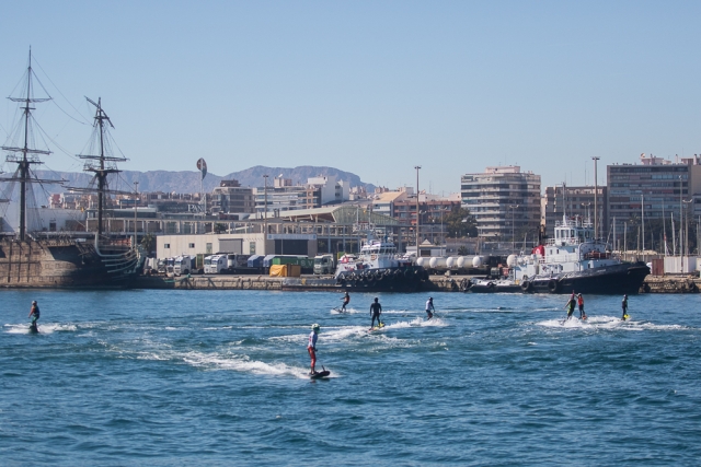  Group practicing jet surf in Alicante