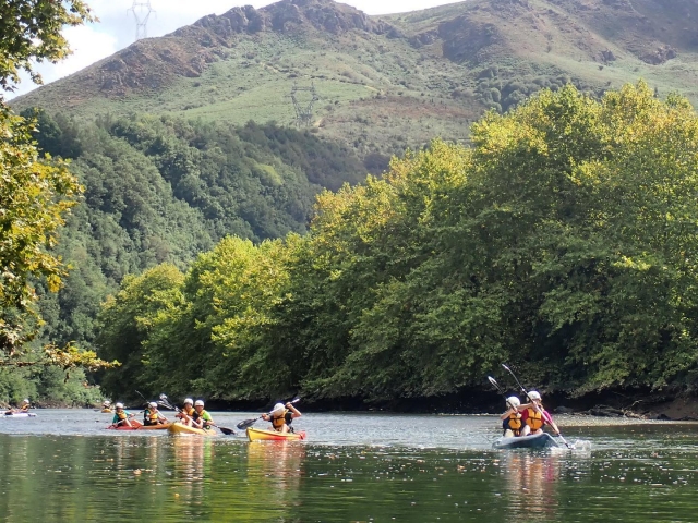 Kayak sur la rivière 