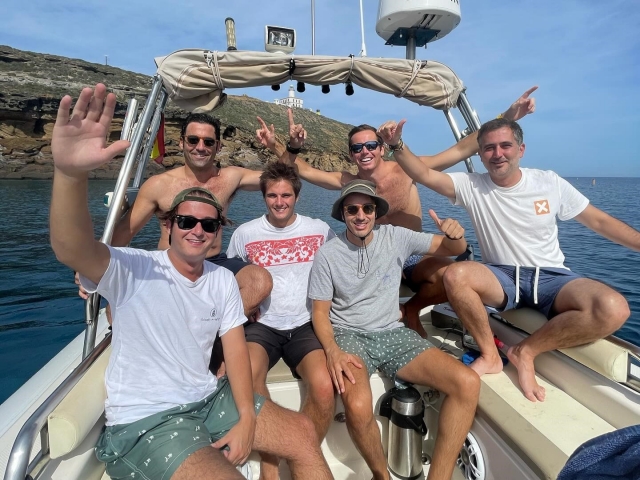 Charter de pesca listo para la jornada