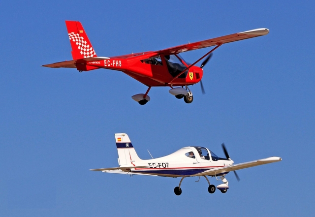 avionetas-durante-el-vuelo-sobre-la-manga.jpg