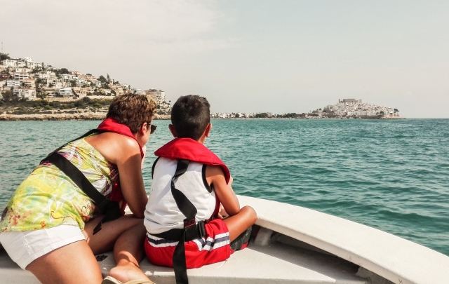  Madre e figlio osservano la costa di Castellón 