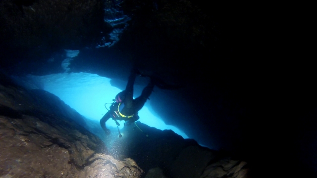  Erkundung der Unterwasserhöhle von Salou