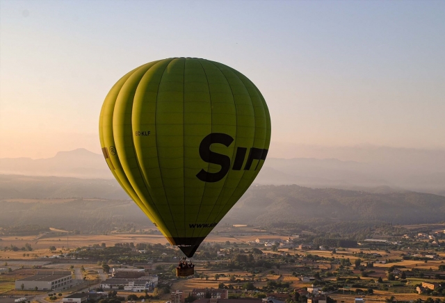  Regione di Bages con vista su Montserrat 