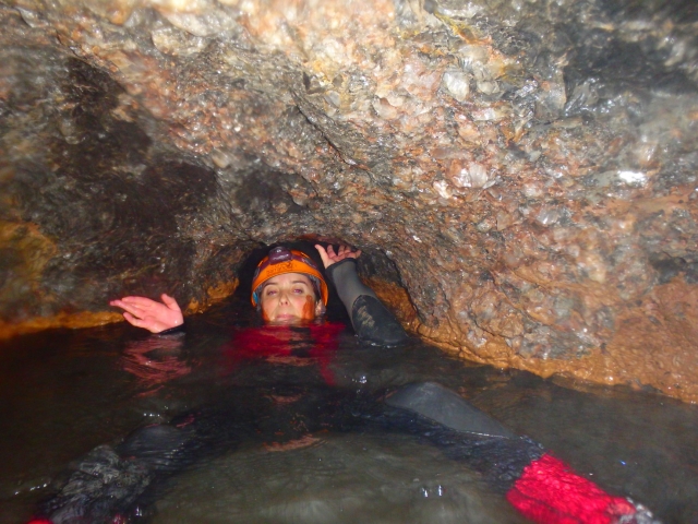  Spéléologie avec sections d'eau 
