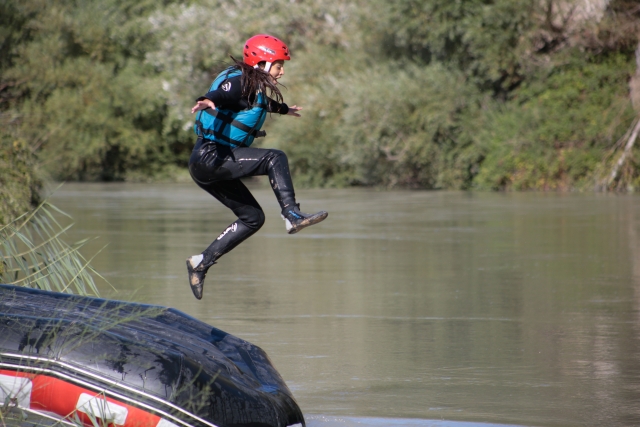  Jumping into the Genil River 