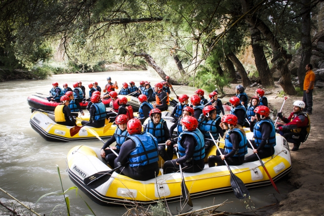  Rafting descent for school groups 
