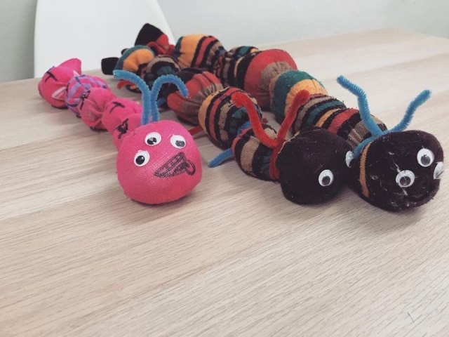 用旧衣服制作毛绒动物的工作坊 