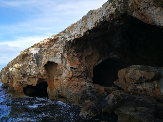 Cova Tallada en Dénia con kayak