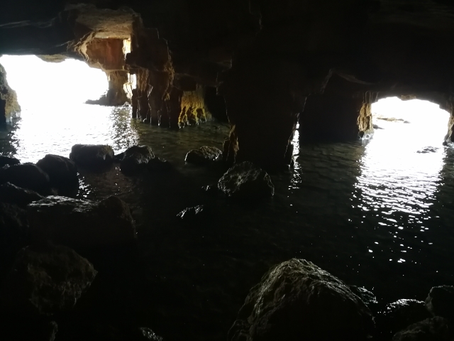 Interior de Cova Tallada espeleología