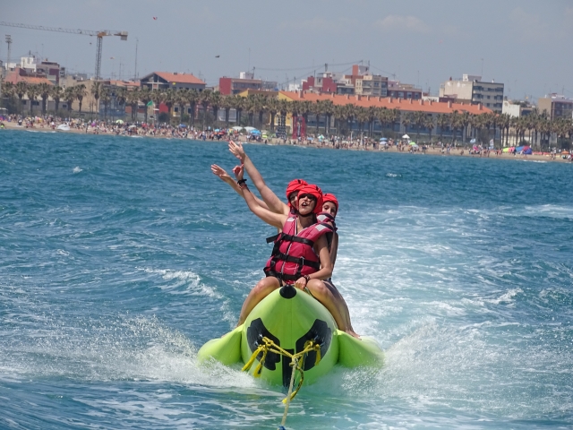  Banana boat in Malvarrosa Beach 