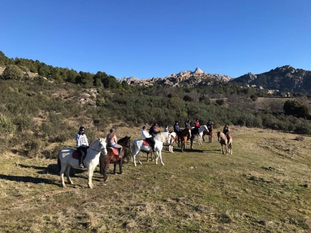  Horseback riding through La Pedriza 