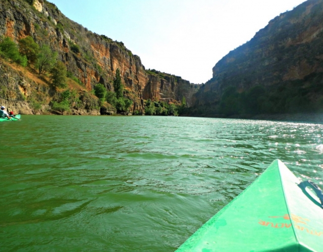  Kayaking along the river from San Miguel de Bernuy 