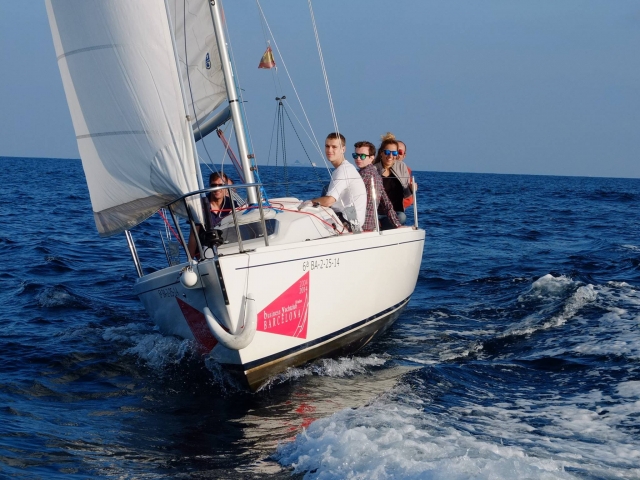  Excursão marítima em veleiro familiar 