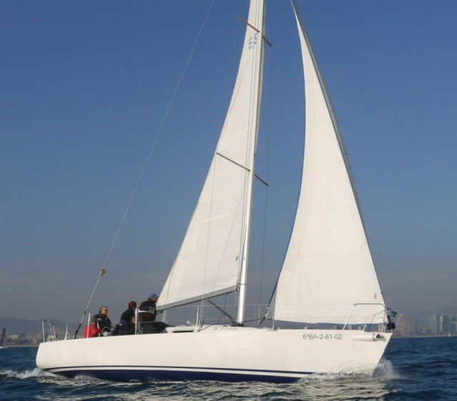  Passeio de barco pela costa de Barcelona em veleiro 