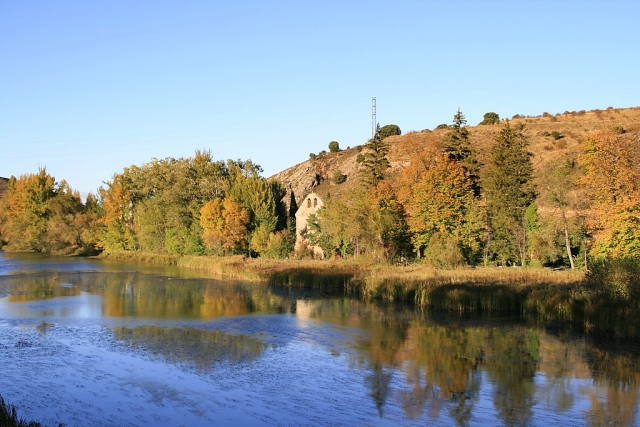 Aguas tranquilas del río Duero