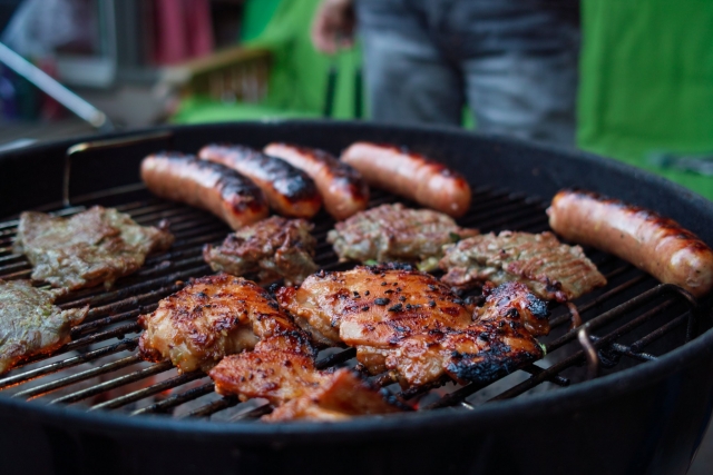 Barbacoa con chorizos de pueblo