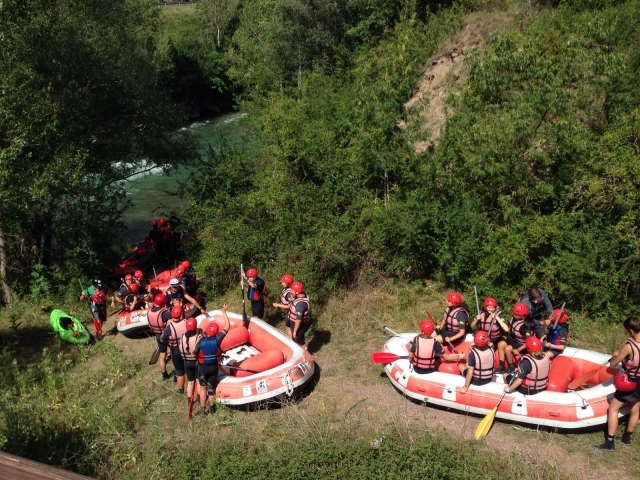 Avec les canots pneumatiques vers la rivière Pallaresa 