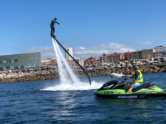 Flyboard en la costa asturiana